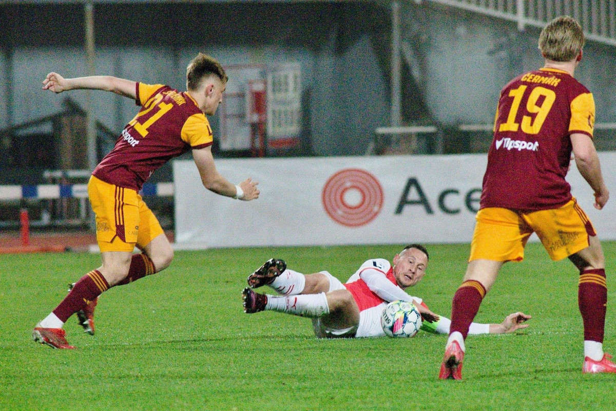 Dostanou první poslední. Kdo? Fotbalisté Slavie v Praze na Julisce. Tam se hraje Dukla-Slavia 27.2.2026 Dostanou první poslední. Kdo? Fotbalisté Slavie v Praze na Julisce. Tam se hraje Dukla-Slavia 27.2.2026